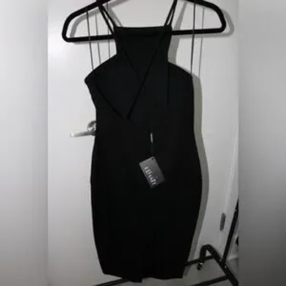 NWT- Elliatt Dresses Elliatt Energy High Neck Dress Size Medium - Picture 8 of 9